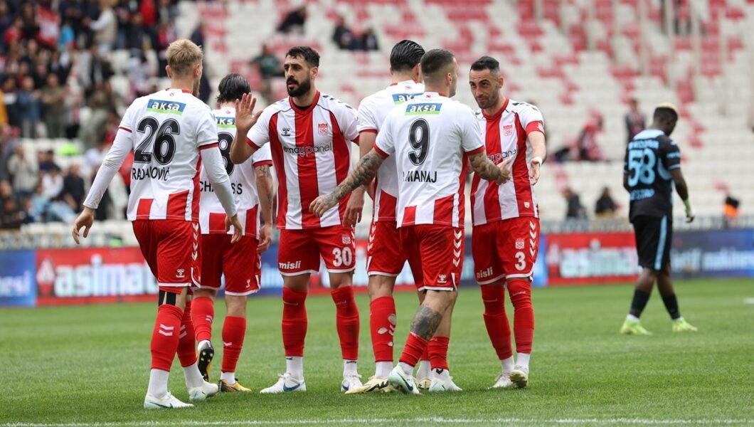 Sivasspor, Adana Demirspor’u farklı mağlup etti