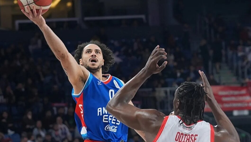 Anadolu Efes, Bahçeşehir Koleji’ni tek top farkla mağlup etti
