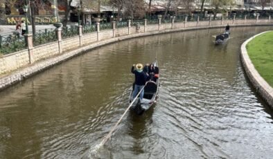 Eskişehir’de Porsuk Çayı’nın rengi değişti