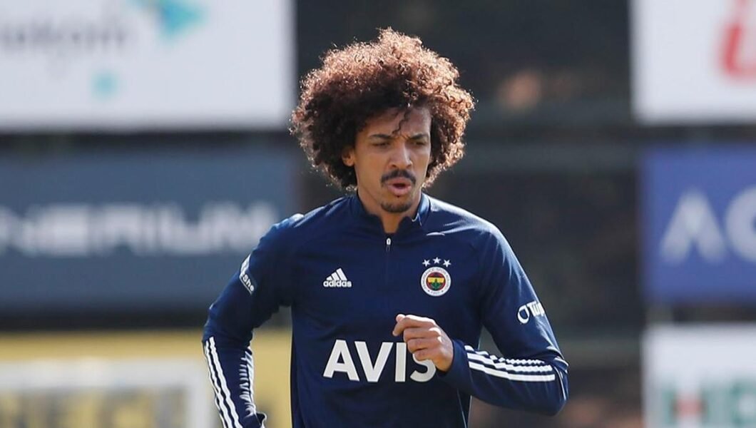 Fenerbahçe, hastaneye kaldırılan Luiz Gustavo için ‘geçmiş olsun’ mesajı yayımladı