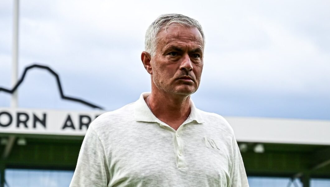 Fenerbahçe’de Jose Mourinho 9 ayda 8 kart gördü