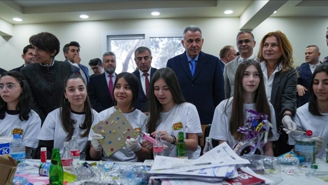 İzmir’de öğrenciler kantin alışverişini “atıklarla” yapabilecek