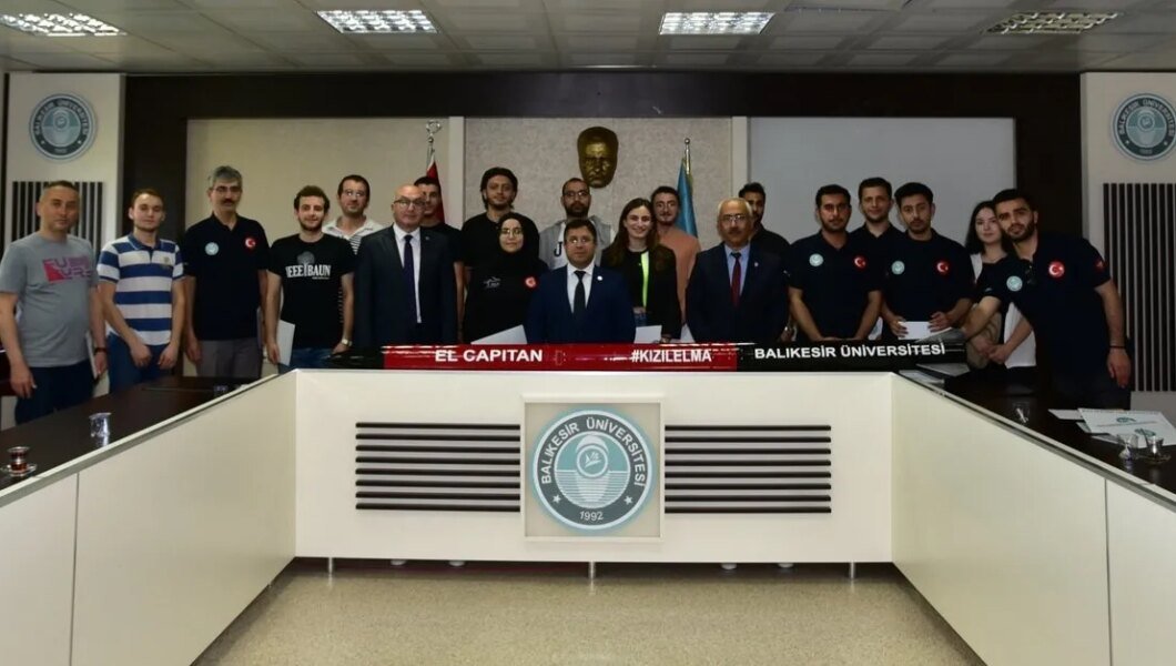 Rektör Prof. Dr. Yücel Oğurlu’dan TEKNOFEST finalistlerine teşekkür