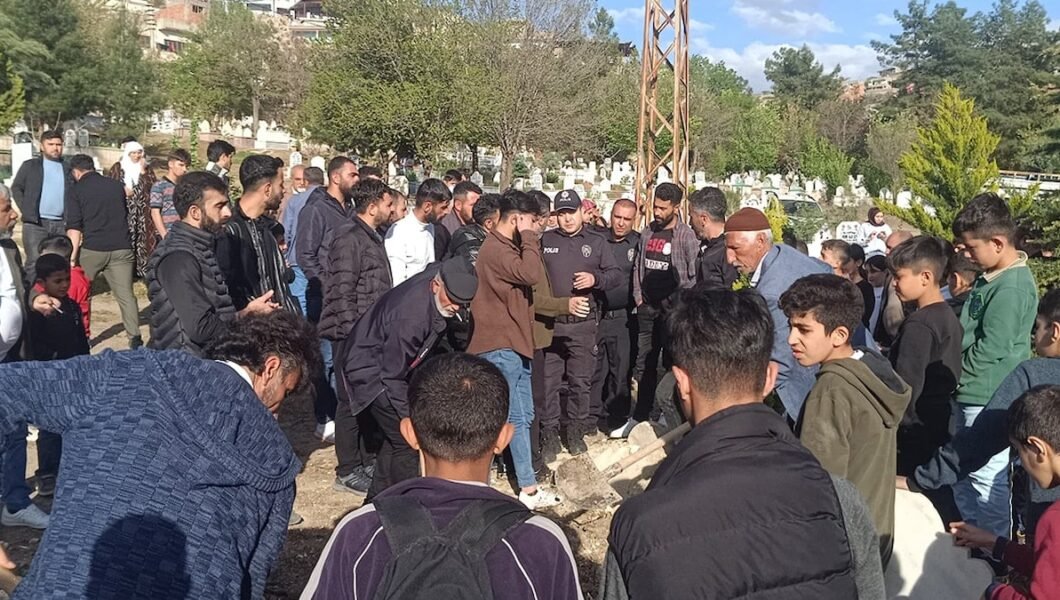 Siirt’te hareketli saatler: Ses gelen mezar açıldı