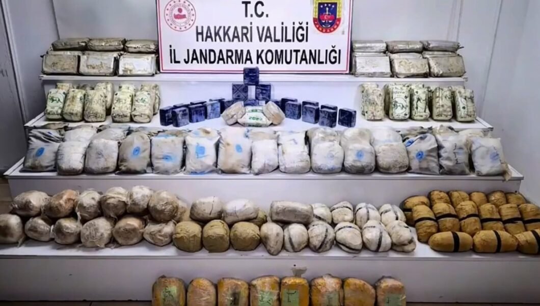 İki ilde yüzlerce kilo uyuşturucu ele geçirildi